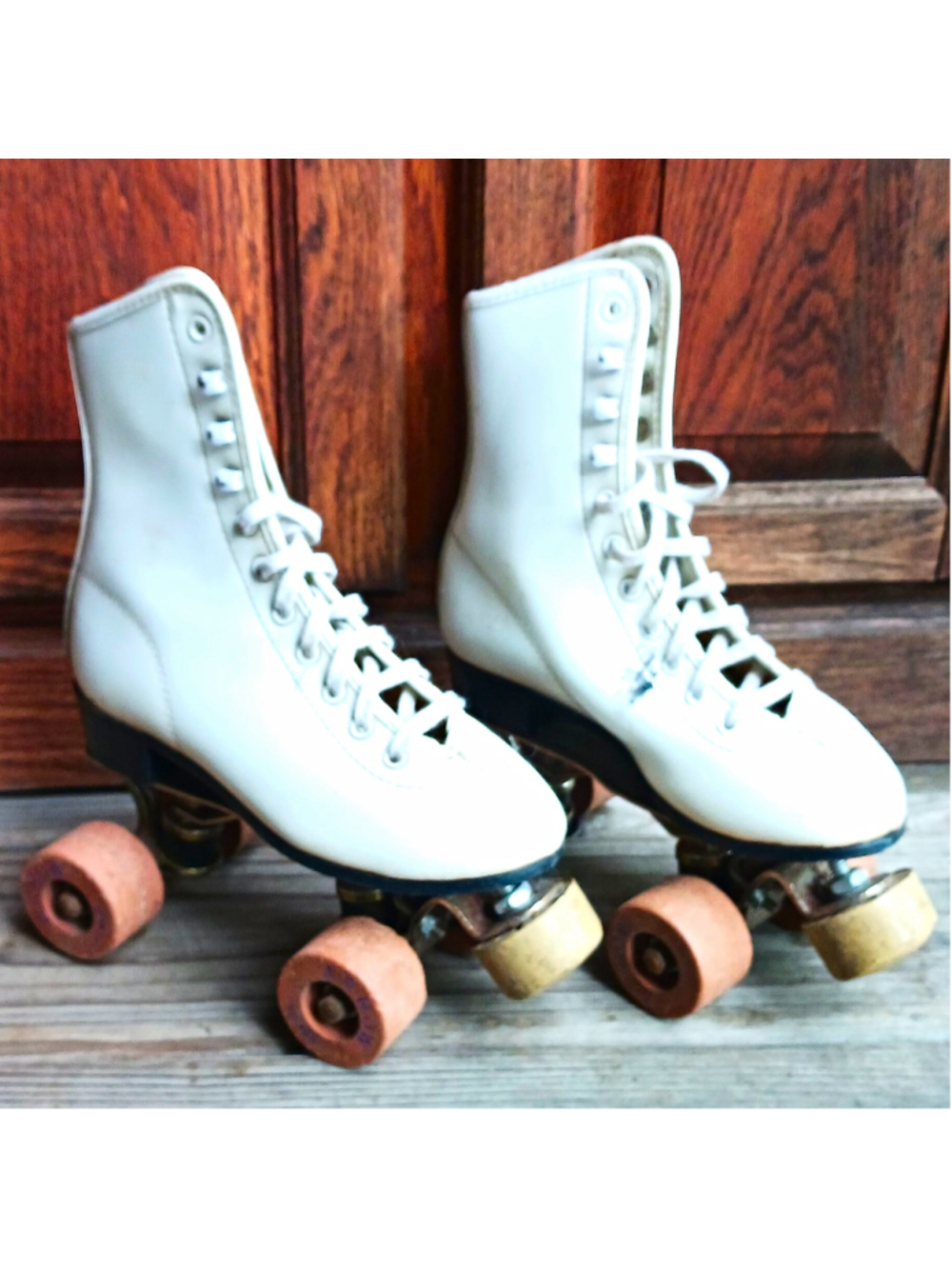 Arrow Chicago White High Top Lace-Up Women's 2 Quad Roller Skates w/ Toe Stops